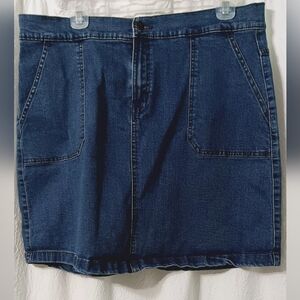 3X$25.  Dip denim skirt with pockets Size 16